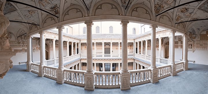 c622008f-2771-4c44-bc39-ec6f10cc08a6-institute_banner_image-1.panoramica_cortile1medium