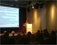 Bijeenkomst over auteurs- en gebruiksrechten in Het Utrechts Archief. spreker mr. Annemarie Beunen, Koninklijke Bibliotheek & Universiteit Leiden (foto angela dellebeke)