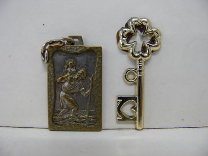 Sleuteltje en sleutelhanger met een afbeelding van Sint Christoffel