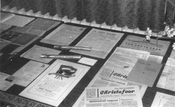 Enige nummers van het blad Christofoor. Tentoonstelling bij het afscheid van H.W.F. Aukes als directeur van Vinea Domini, ca. 1970