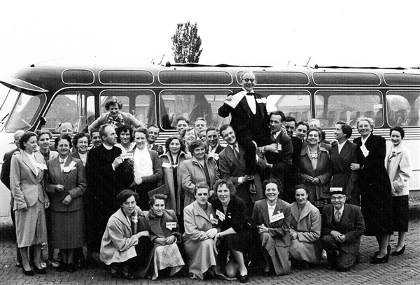 Het Kath. Gemengd Koor Heemstede heeft deelgenomen aan een zangconcours te Wognum en is daar in de prijzen gevallen, 1953