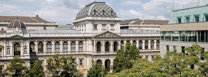 50749-universitaet-wien-uni-studenten-studieren-ring-ringstrasse-strassenbahn